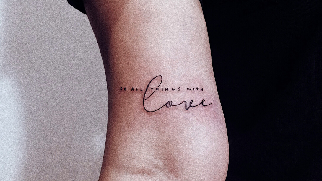 Los tatuajes han evolucionado de ser prácticas rituales ancestrales a convertirse en una forma de arte profundamente personal y emocional