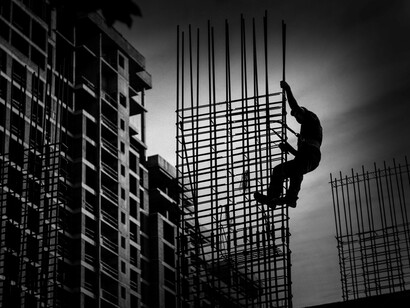 Operaio di un cantiere edile. L’evento ha suscitato forte sdegno e commozione nel Paese tanto che il mondo del calcio ha deciso nel weekend successivo di celebrare la memoria di tutte le vittime sui luoghi di lavoro con un minuto di raccoglimento sui campi di ogni categoria calcistica