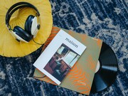 Ouvir música de um disco de vinil é uma forma de entretenimento