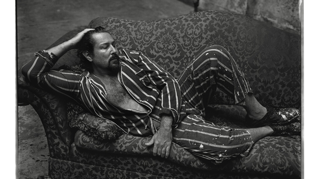 Julian Schnabel, New York City, 1995, archival pigment print, 30.5 x 42.625 inches. Photograph © Annie Leibovitz