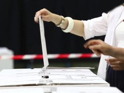 El que del todo no asiste a las urnas bien podría deducirse que no es que está en contra de todos los partidos y de todos los candidatos, sino que le es indiferente cuál de ellos pueda ganar el proceso electoral