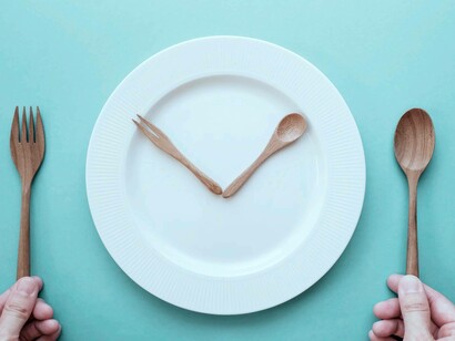 Waiting to break the fast with wooden utensils 