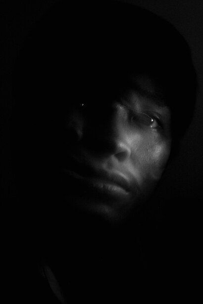 Rostro de un hombre visiblemente perturbado