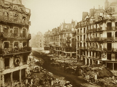 La Rue de Rivoli tras el bombardeo del París comunero por parte del Ejército de Versalles