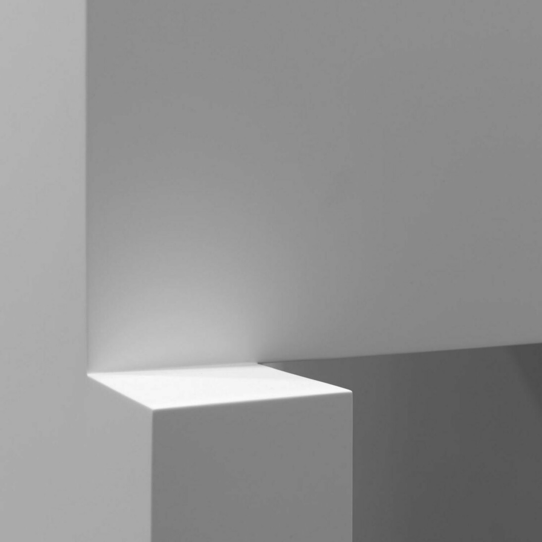 Jacob Kassay, BUF (detail), 2016. Courtesy of 303 Gallery 