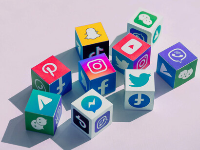 Logotipos de diversas redes virtuales. La atención y el tiempo que dedicamos a las RV nos quitan la oportunidad para dedicarnos a otras actividades