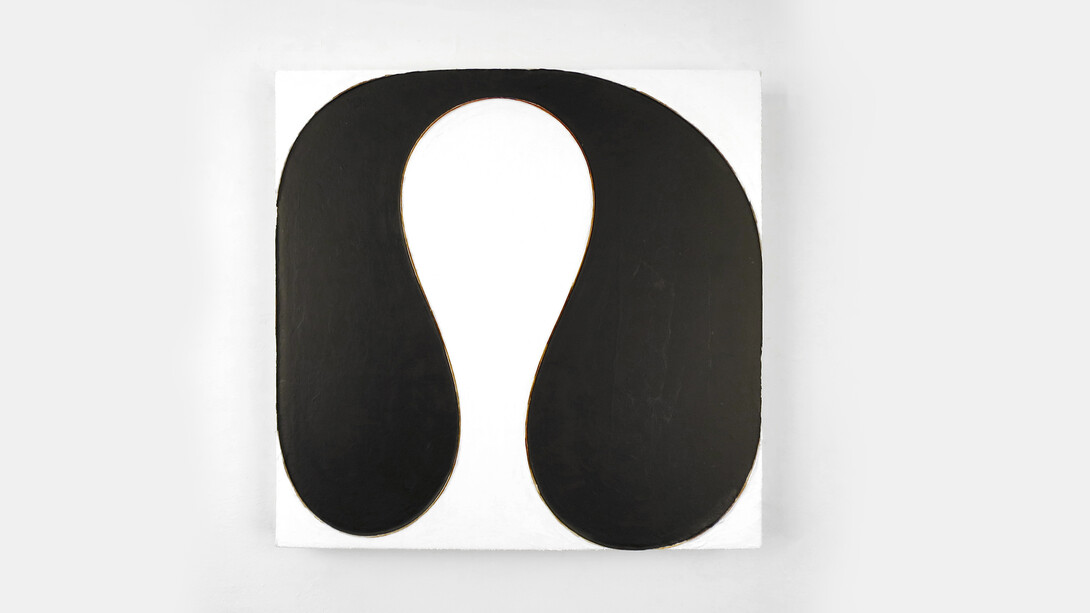 Gary Kuehn, Black Painting, 2016, Acryl auf Leinwand, 45,1 x 45,7 cm / 17 3/4 x 18 inches.