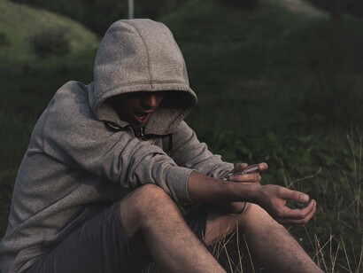 Il problema dell'uso delle sostanze stupefacenti esiste e bisogna prenderne atto