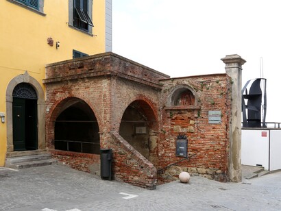 Peccioli, passaggio coperto. Toscana, Italia
