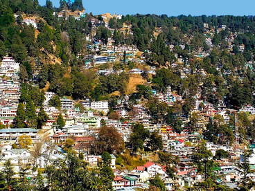 Nainital is a Himalayan resort town in the Kumaon region of India’s Uttarakhand state, located at an elevation of roughly 2,000 metres. Once a British hill station, it is built around the scenic Nainital Lake