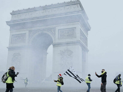Este sábado miles de personas se han manifestado en París