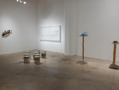 Azadeh Shladovsky and Daniel Wheeler, Valence, exhibition view. Courtesy of Track 16