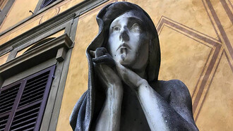 Oeuvre de Rebeca Matte. La sculptrice, fille de diplomate et d'une des grandes familles de l'élite chilienne, avait les moyens de se consacrer à cet art et disposait des matériaux qui nous permettent, à ce jour, d'apprécier ses œuvres.