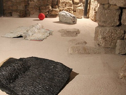 Onda nera, 2019, Carta catramata, cm 142x95x24