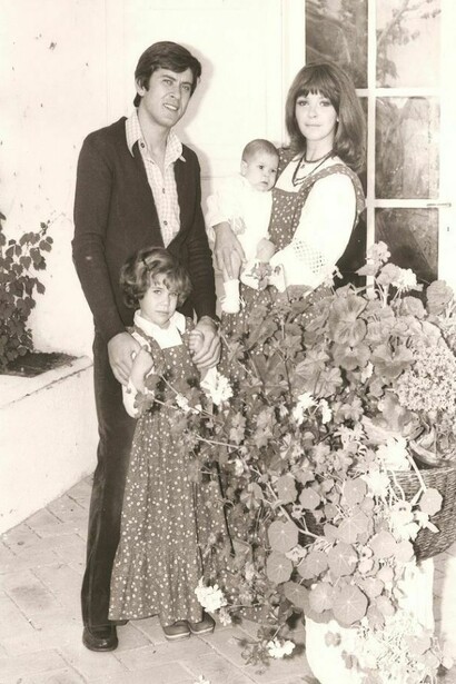 Laura Efrikian con i figli e Gianni Morandi all'epoca del loro matrimonio