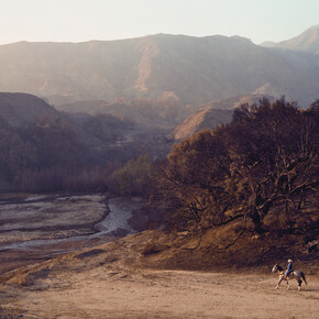 Philip-Lorca diCorcia, Sylmar, California, 2008, Inkjet print, 56 x 71 inches (142.2 x 180.3 cm). Courtesy the artist and David Zwirner, New York/London