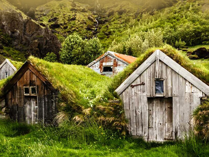 Casas de césped (o casas de tepe), el tipo de casas más comunes en Islandia desde el siglo IX al XIX