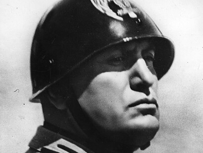 Benito Mussolini, fue un político, militar y dictador italiano, presidente del Consejo de Ministros Reales de Italia desde 1922 hasta 1943