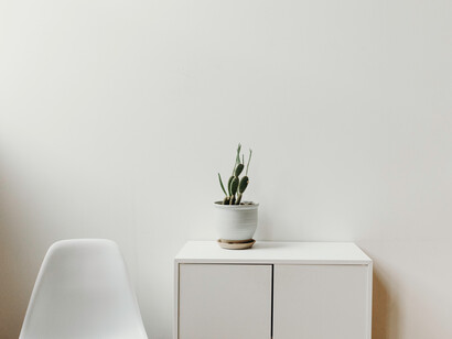 Minimalismo: come la nuova tendenza del Cluttercore mira a liberarci dall’ansia del riordino instillataci da Marie Kondo