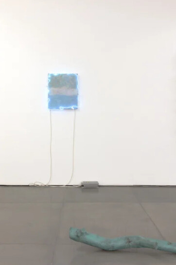 Reflections on space and time. Courtesy of Galeria Nara Roesler 