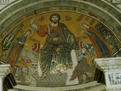 La basilica nel XIV secolo passò alla congregazione dei monaci olivetani che ancora oggi la popolano