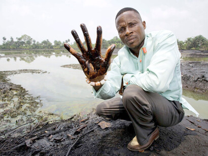 Derrame petrolero en el delta del Níger: a principios del 2021 la justicia holandesa condenó a la filial de Shell en Nigeria a pagar una indemnización a cuatro agricultores nigerianos que acusaron al gigante petrolero de las fugas de petróleo que contaminaron gravemente sus poblados