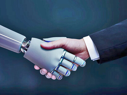 Hombre saludando al robot