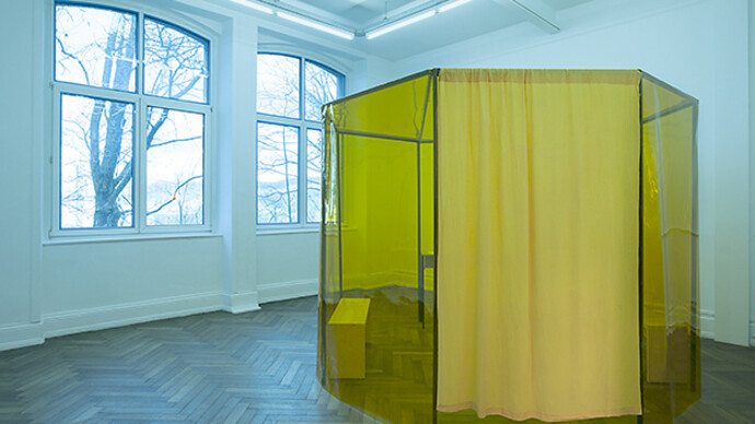 Daniel Steegmann Mangrané
Orange Oranges 2 (Medium Lemon/ Summer Blue), 2004
Installation view, CRAC Alsace Centre Rhénan d’Art Contemporain, Altkirch, 2014
Courtesy the artist and Esther Schipper, Berlin Photo: Andrea Rossetti