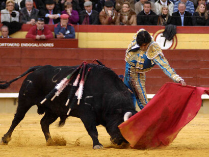 Dando un pase torero