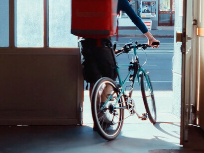 Zwischen pick up und drop off, video-still. Mit freundlicher genehmigung des Musa Museums