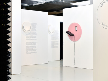 Tuning in. Acoustique de l'émotion, vue d'exposition. Avec l'aimable autorisation du Musée international de la Croix-Rouge et du Croissant-Rouge