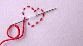 Un bordado en forma de corazón