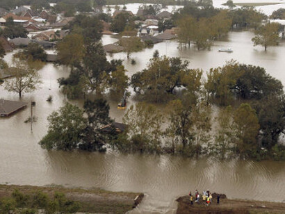 Esta vez con cierta ironía, charlando con mi vecino de asiento, Paul, que repetía, casi entusiasmado: “I wanna see what the panic is gonna do to a lot of motherfuckars”, New Orleans, EE.UU.