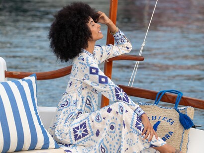 Pahiesa è oggi distribuita in oltre 500 boutique in quasi 50 Paesi, affiancando ai tre monobrand di Formentera una rete internazionale e nuovi progetti come il corner veneziano e lo show-experience dedicato alla SS27