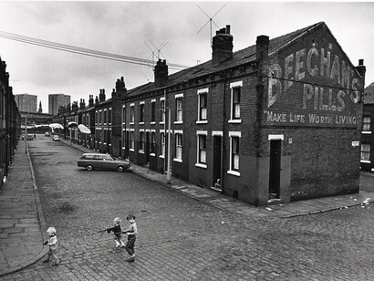 “Make Life Worth Living”, terrace of back-to-back houses, Leeds, West Yorkshire, July 1970 © Nick Hedges / National Media Museum, Bradford