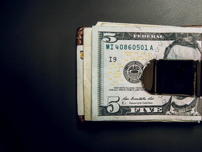 Dinero y solo dinero