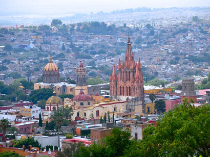 The tall pink Gothic-style church in the middle is the famous Parroquia de San Miguel Arcángel, which is the city’s most recognizable landmark