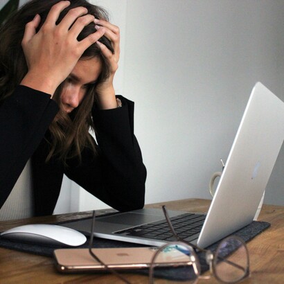 La scrittura può diventare un atto terapeutico: mettere su carta i propri pensieri aiuta a fare ordine nel caos emotivo