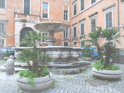 Piazza delle Cinque Scòle today