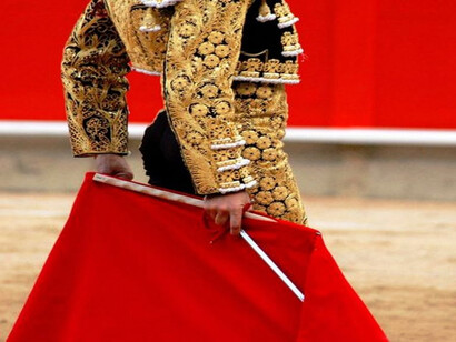 Torero con su capote