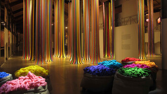 Missoni, l'Arte, il Colore, 2015, Museo Maga di Gallarate, installazione 'Tra le righe' di Luca Missoni