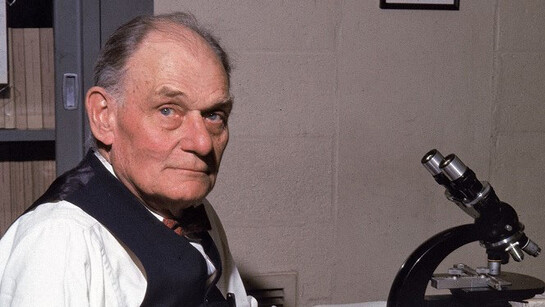 Un filósofo de las ciencias naturales, sus contribuciones constituyen una guía para la investigación