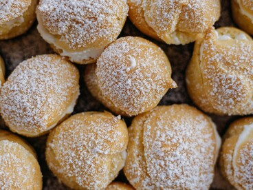 Tra i prodotti più noti a base di pasta choux si trovano bignè, éclair, profiteroles e paris-brest