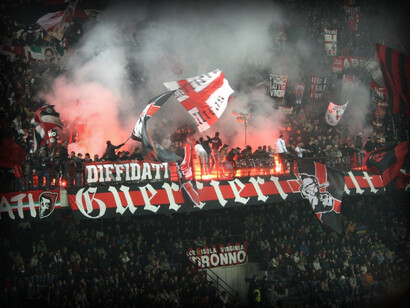 La tifoseria nella curva Sud a San Siro, Milano, Italia, 2006
