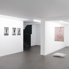Various artists, Corps à l’œuvre, exhibition view. Courtesy of Galerie Maubert