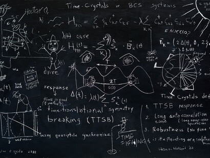 Time Crystals, Herman Normoid e Hector Ojeda, 2022, Graffito su acrilici su tavola, cm 100 x 150, opera in mostra