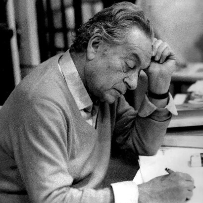 Le sue opere, come "La Vucciria" e "Fuga dall’Etna", rappresentano scene di vita quotidiana e denuncia sociale con colori accesi e pennellate intense  