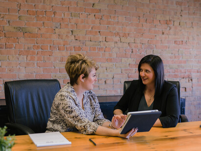 An entrepreneur shows her ideas to an investor; investors, bosses or buyers will support projects if we manage to convince them of the value we are going to give them