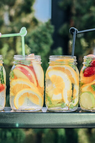 In un’alimentazione cosiddetta “normale”, l’introito di frutta e verdure fresche è ridottissimo