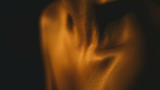 Corpo: nel porre al centro il corpo (piuttosto che la persona), emergono sia conflitti di tipo etico-politico, o semplicemente religioso, sia più banalmente atteggiamenti socio-culturali